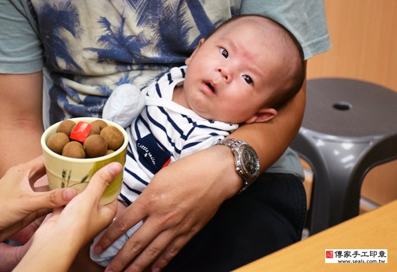 蔡寶寶(台中北區嬰兒寶寶滿月剃頭理髮、免費嬰兒剃胎毛儀式吉祥話)。中國風會場，爸媽寶貝免費穿「日中韓」古裝禮服。專業拍照、DVD光碟、證書。★購買「臍帶章、肚臍章、胎毛筆刷印章」贈送：剃頭、收涎、抓周，三選一。 2015.09.19 照片9